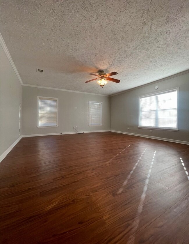Photo - 2052 N Robison Rd