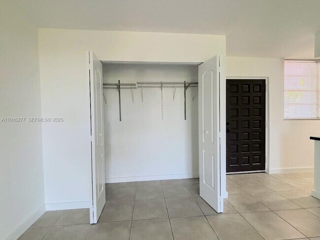 Photo - 680 NE 64th St Unidad A516