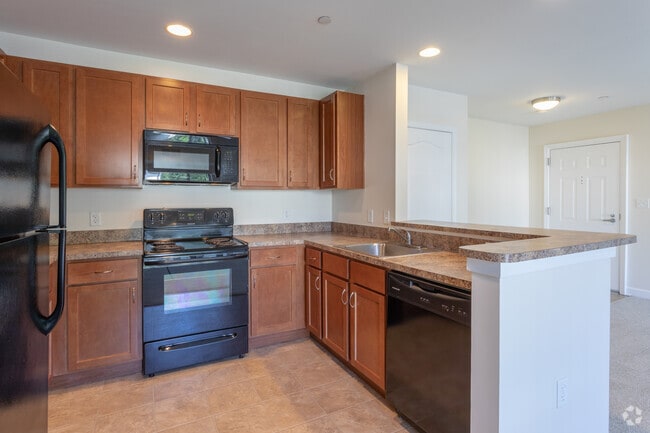 1BR, 1BA - 775 SF