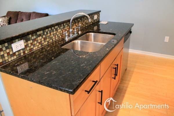 Photo - 711 Grace St