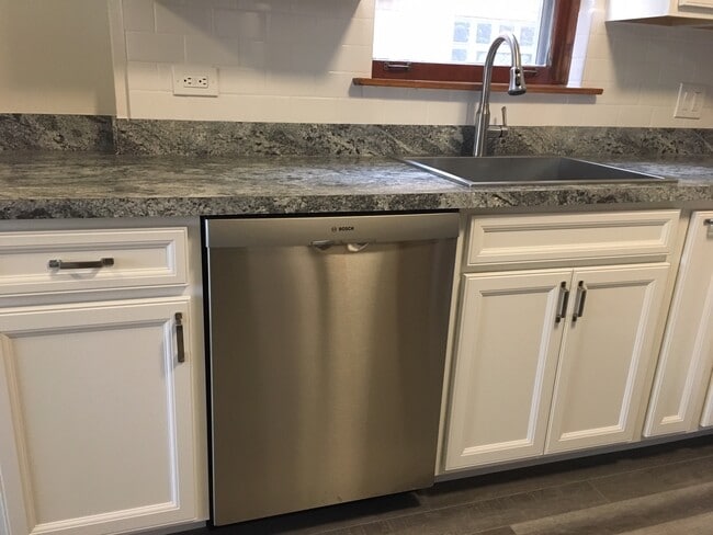 dishwasher - 5870 N Elston Ave Unit firstfloor