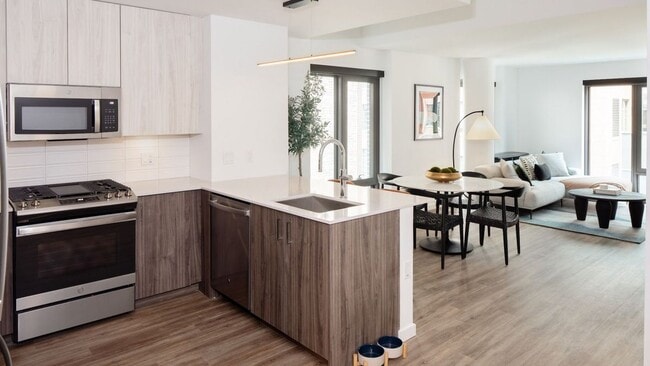 Photo - 166 N Aberdeen St