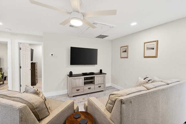 Photo - 203 Eleanor Ave Unit SI ID1541876P