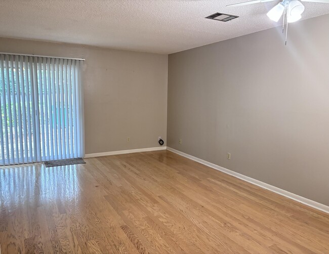 Photo - 345 Woodham Ct