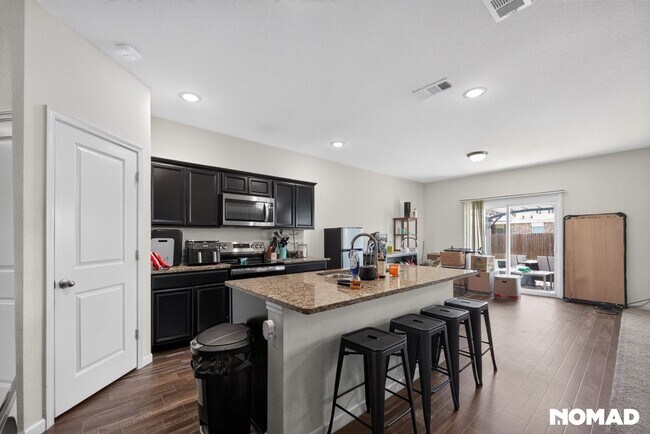 Photo - 318 Dove Creek Ln