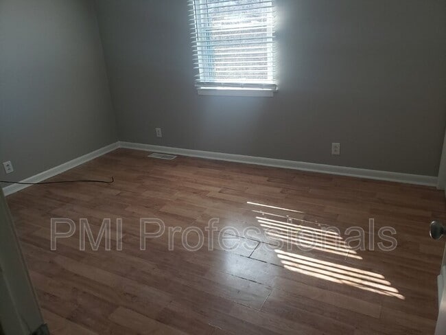 Photo - 736 E Northfield Blvd