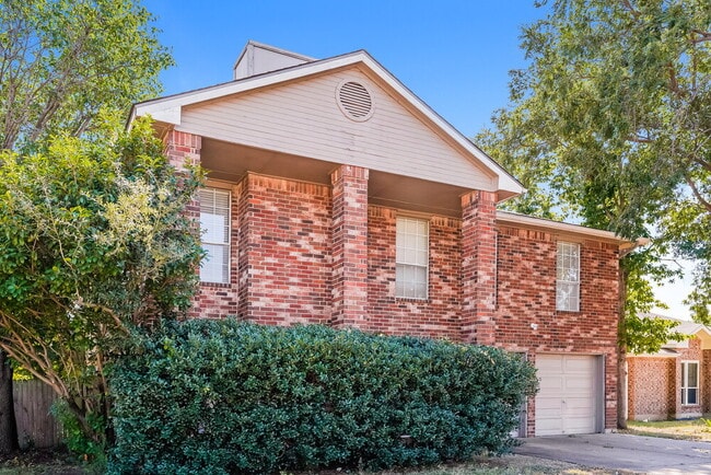 Photo - 2843 Red Oak Dr