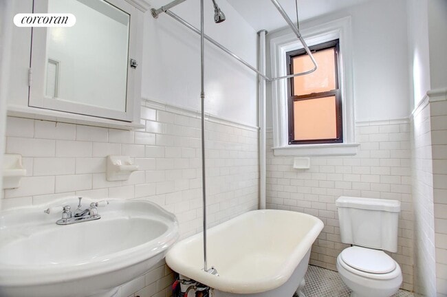 Photo - 511 W 169th St