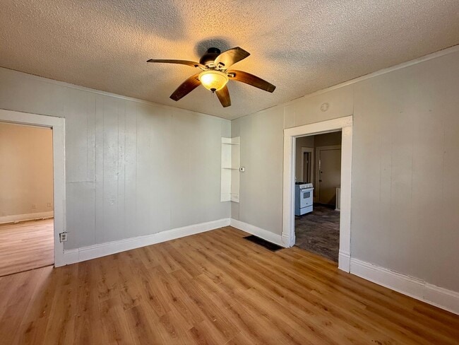 Photo - 1445 S Hydraulic Ave