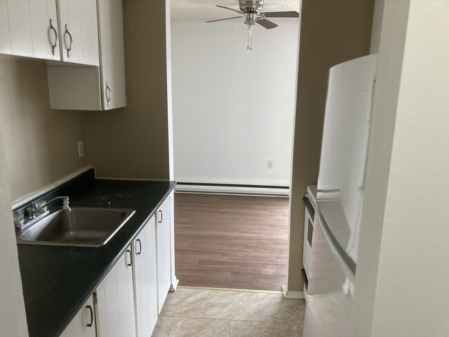 Building Photo - 434 Palace Rd Unit 14B