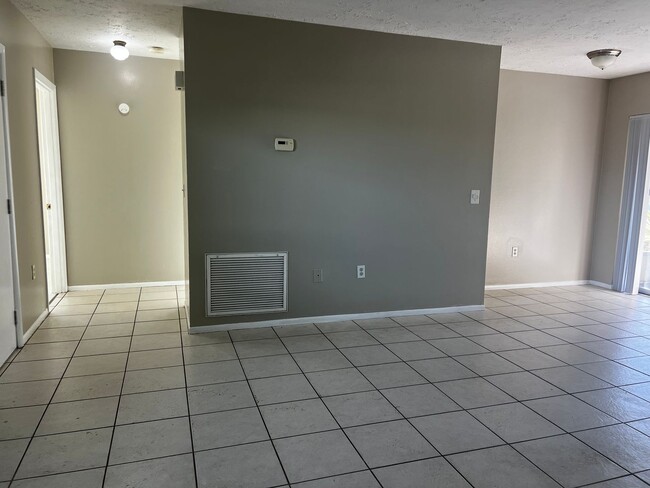 Photo - 2BD/1BA/Single carport - Venice