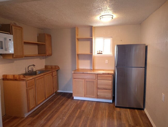 Photo - Available for Immediate Move - 1 Bed 1 Bath - Utilities included OPEN HOUSE 05/02/26 12-2
