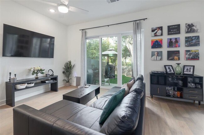 Photo - 5820 Sutherlin Rd