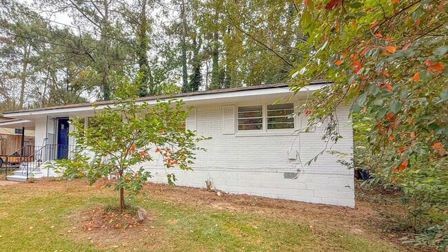 Building Photo - 633 Brookwood Dr