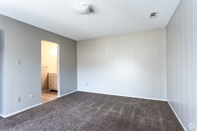 3BR, 2BA - 1085 SF - Willow Run Apartments