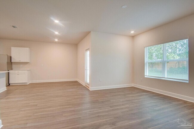 Photo - 539 Bridle Way