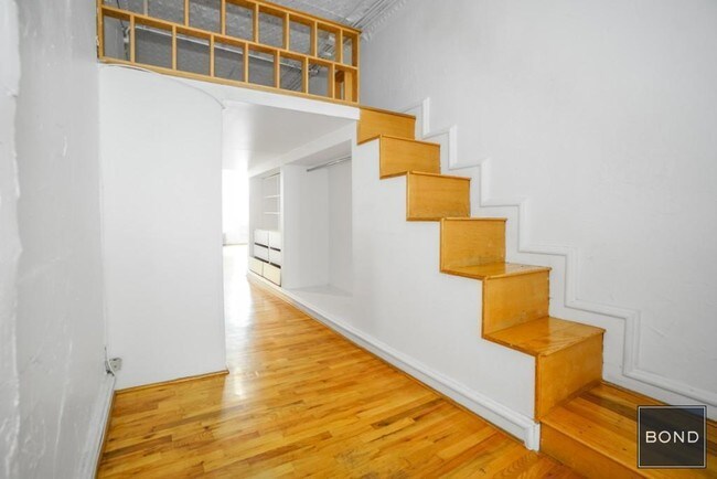 Photo - 44 W 17 Street