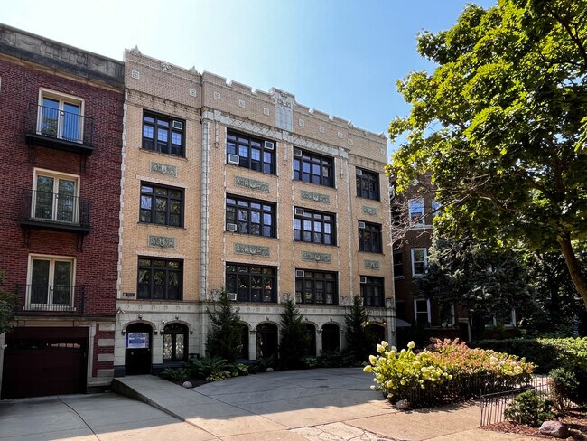 Building Photo - 1127 W Farwell Ave Unit 104