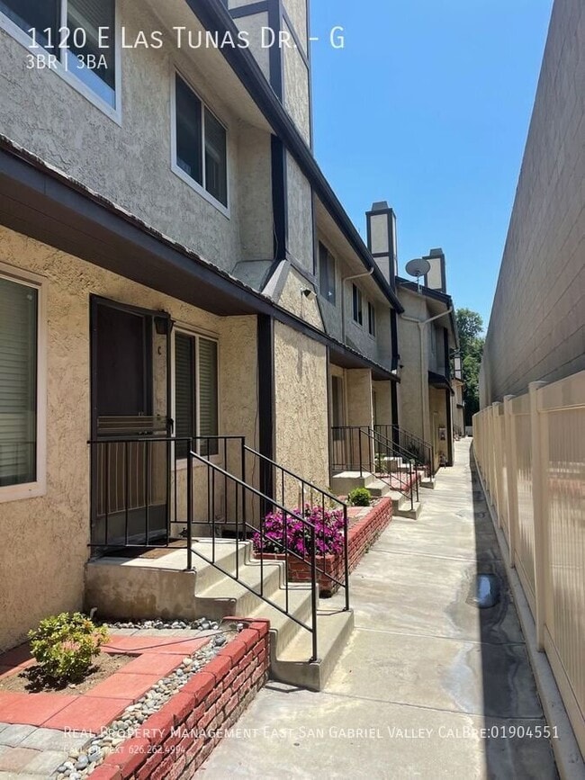 1120 E Las Tunas Dr
