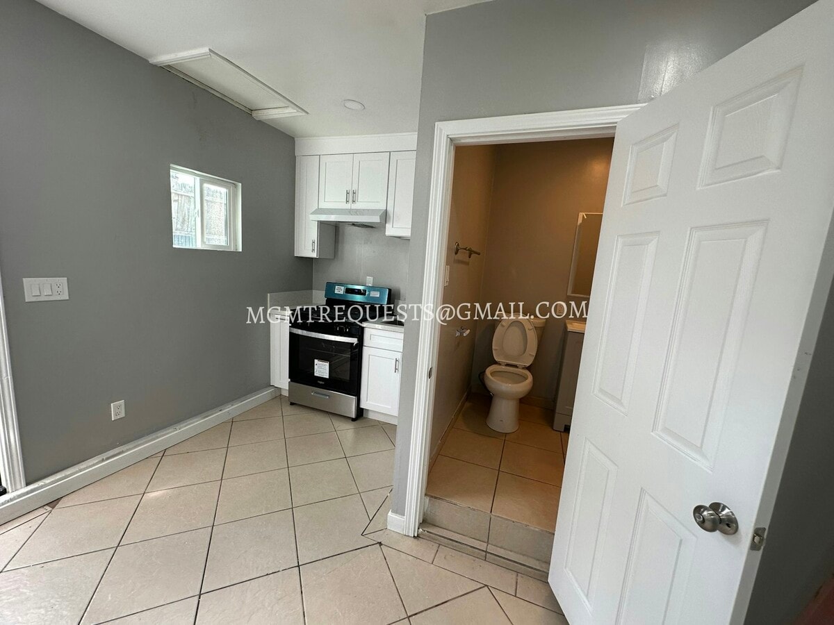 Photo - 11617 Kornblum Ave. Unidad 11623