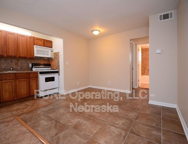 Photo - 612-616 N 46 St