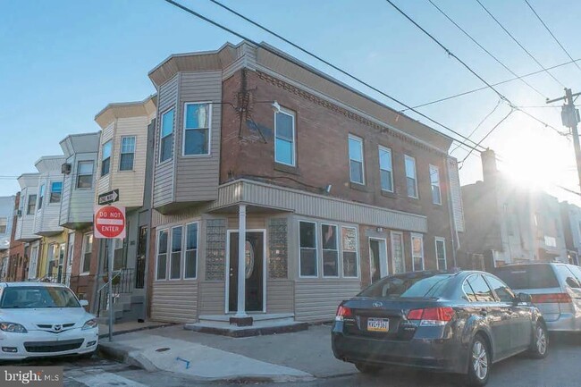 Building Photo - 2000 S Opal St