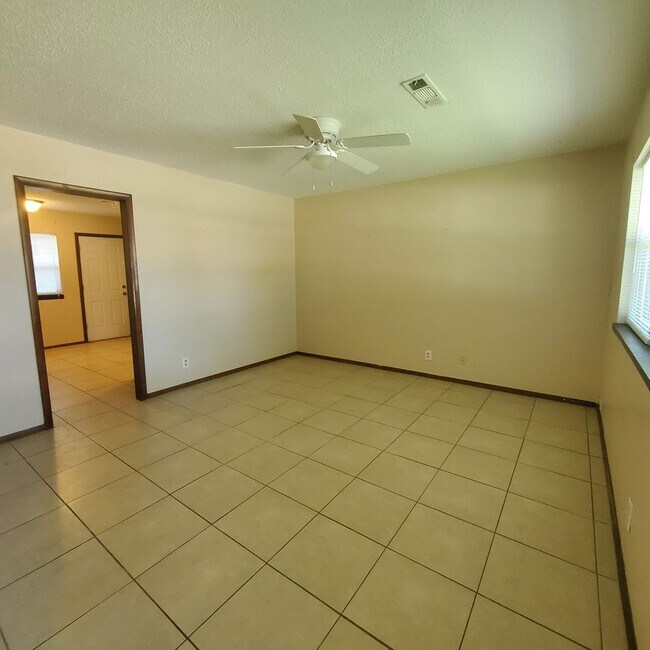 Photo - 2429 N Market Ave Unit 2429 N Market Ave