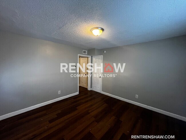 Photo - 877 Polk Ave