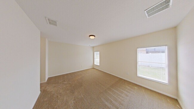 Photo - Nice 3/2 in Poinciana