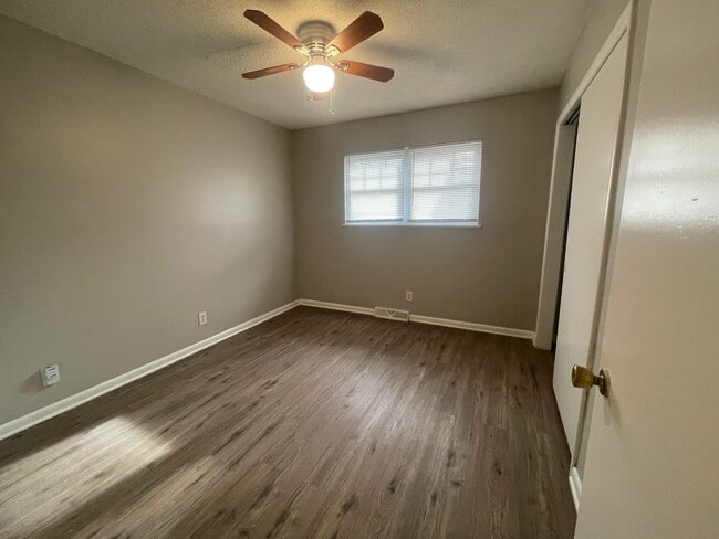 Photo - 606 Eastbrook Dr NW