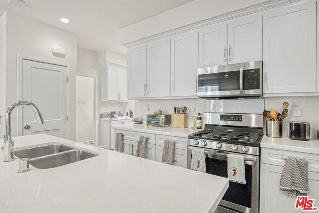 Photo - 23932 Oxnard St