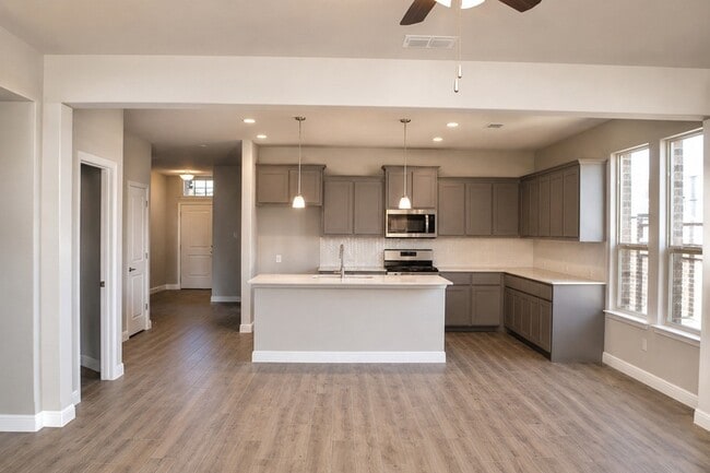 Photo - 270 Irish Moss Dr