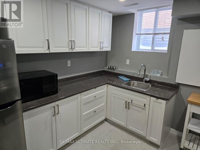 Photo - 5 Hearthstone Crescent