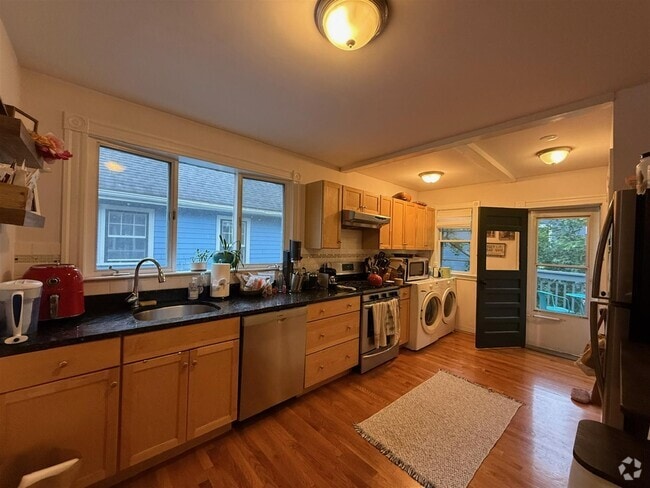 Building Photo - 17 Milton St Unit 2 Rental