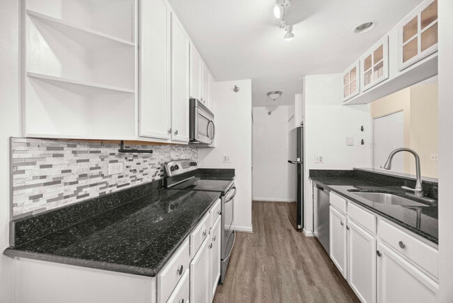 Photo - 214 Glengarry Dr Unit 201