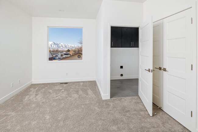 Photo - 869 W Three Pt Ave