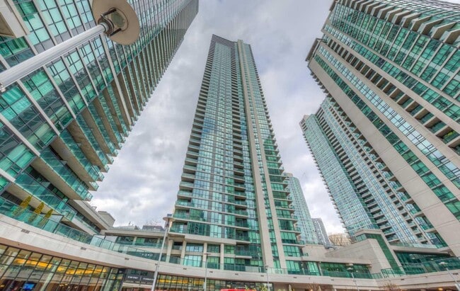 Building Photo - 18-318 Harbour St