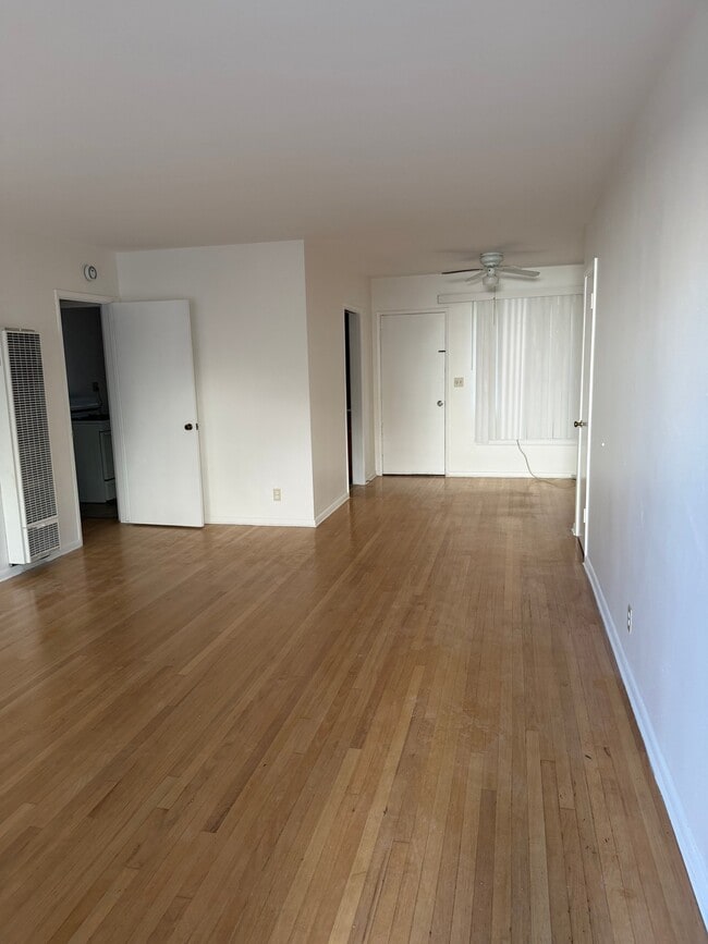 Photo - 918 W Huntington Dr Unit J