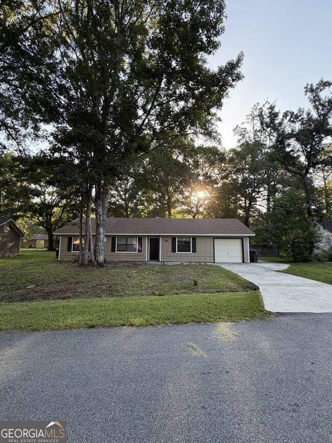 Building Photo - 107 Pineneedle Ct