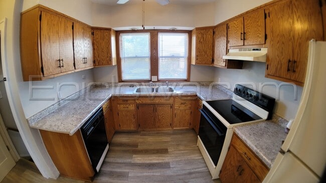 Photo - 1112 Maplewood Dr NE