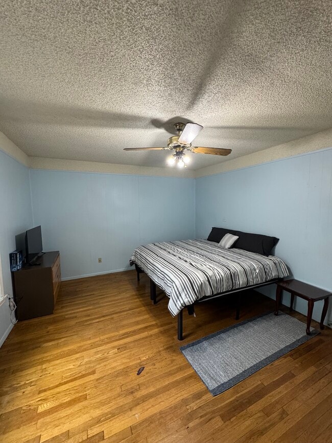 Photo - 625 Ross Ave