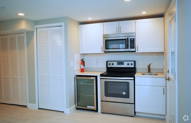 Building Photo - 1712 Fort Davis St SE Rental
