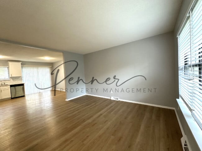 Photo - 805 NW Oxford Dr