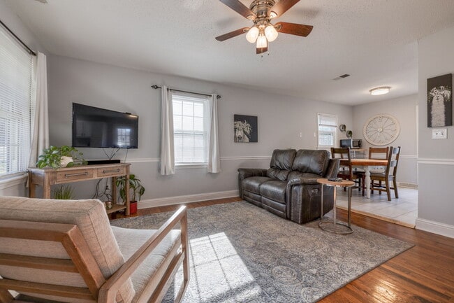 Photo - 123 McCollum St