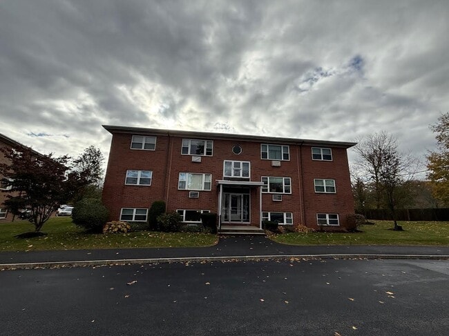 Building Photo - 21 Warren St Unit 2-4