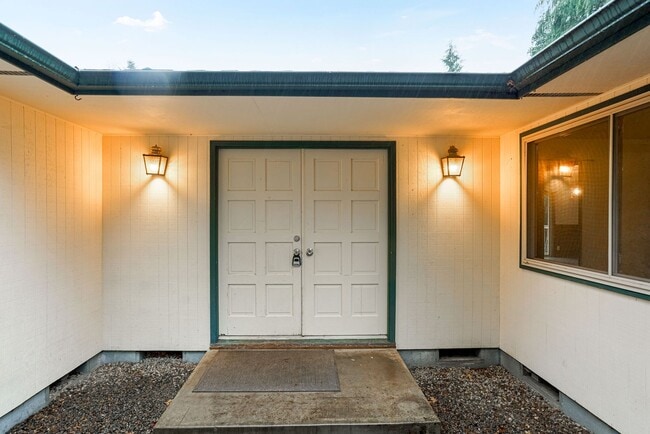 Photo - Secluded 4 bed, 2 bath home in West Salem, OR