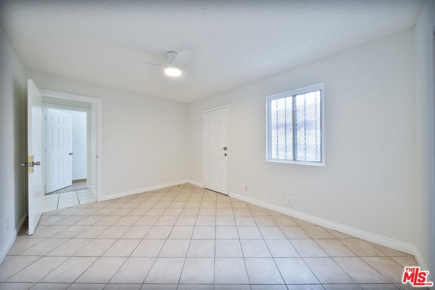 Photo - 426 E Century Blvd