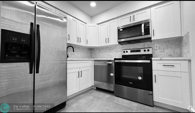 Building Photo - 1470 NW 22nd Ct Unit 2 Rental