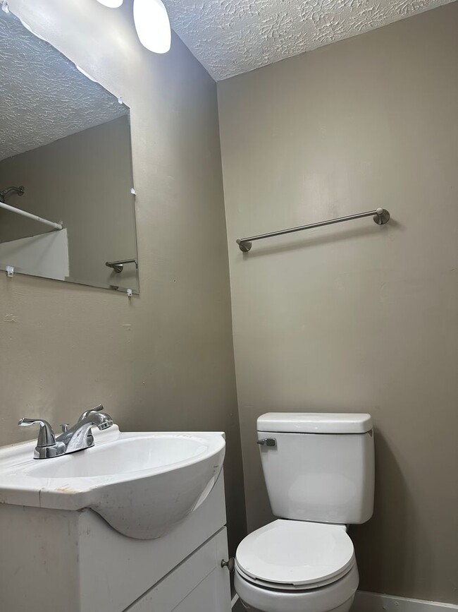 Photo - 155-1-361-362 S Harris Ave Unit 361 1/2