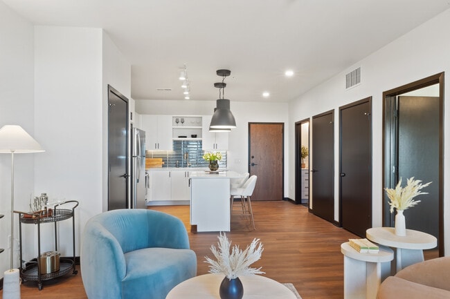 37 West Farnam